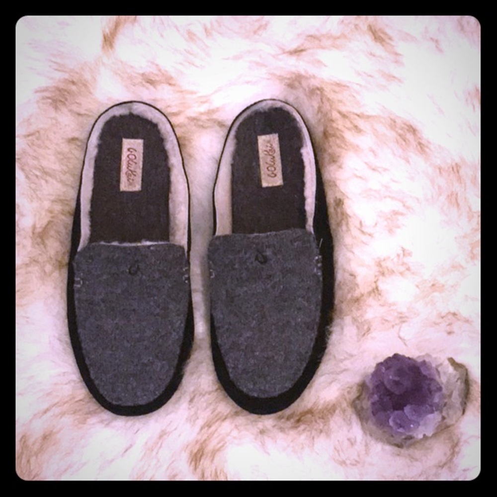 OluKai Alaula women’s slippers size 8.